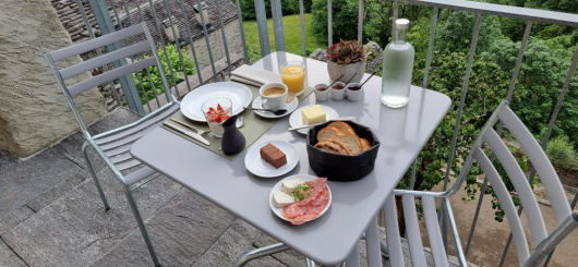 Frühstück am Tisch serviert, statt Frühstücksbuffet