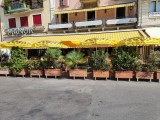 Sonnenschirme auf der Piazza
