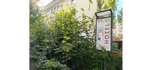 Hinweisschild zum Hotel La Pergola